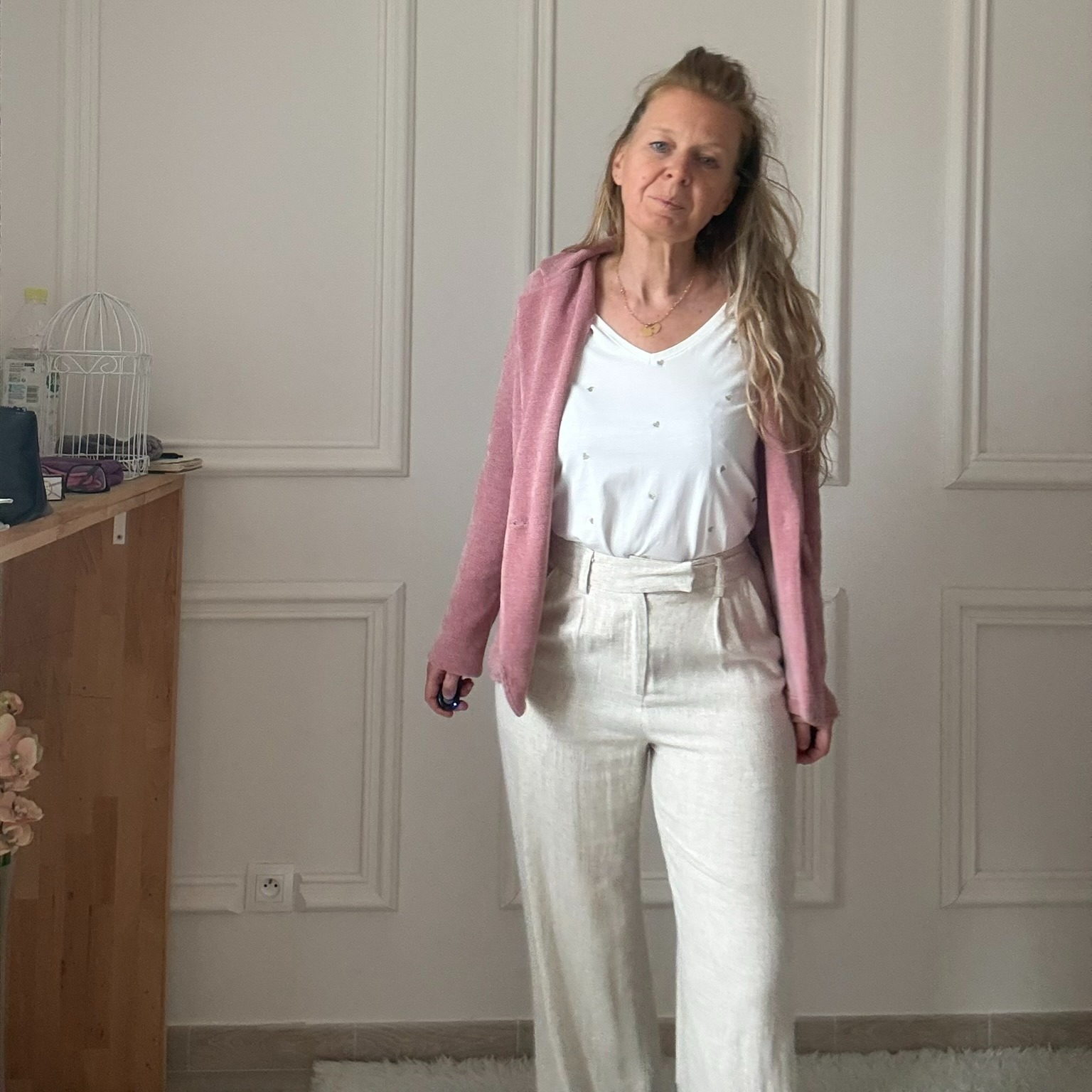 EMMA ELLA PARIS PETIT CŒUR - Tee Shirt blanc avec broderie doré cœurs (14)