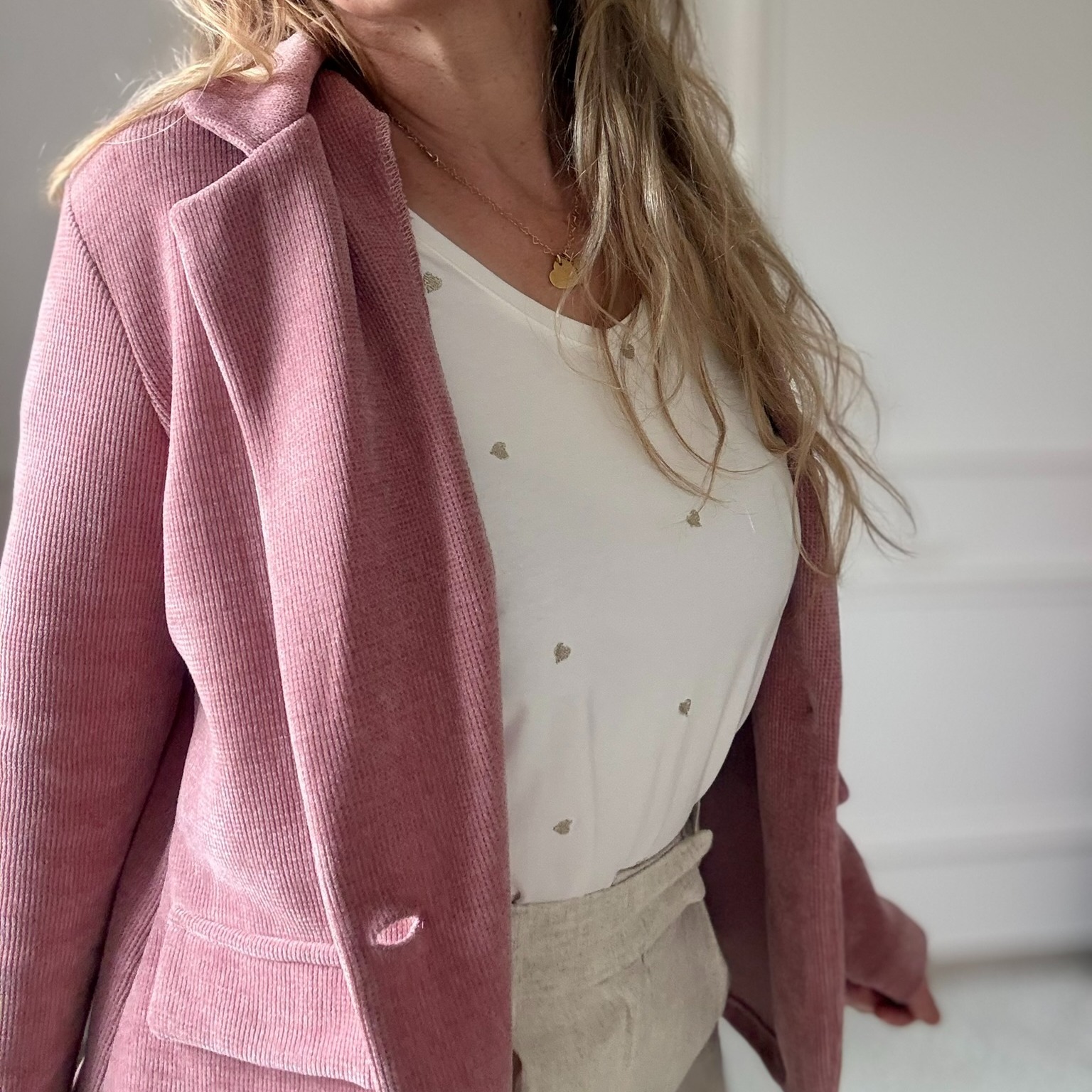 EMMA ELLA PARIS PETIT CŒUR - Tee Shirt blanc avec broderie doré cœurs (17)