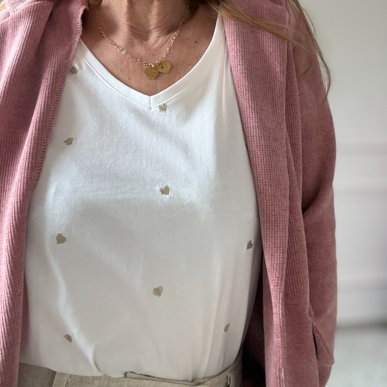 EMMA ELLA PARIS PETIT CŒUR - Tee Shirt blanc avec broderie doré cœurs (19)