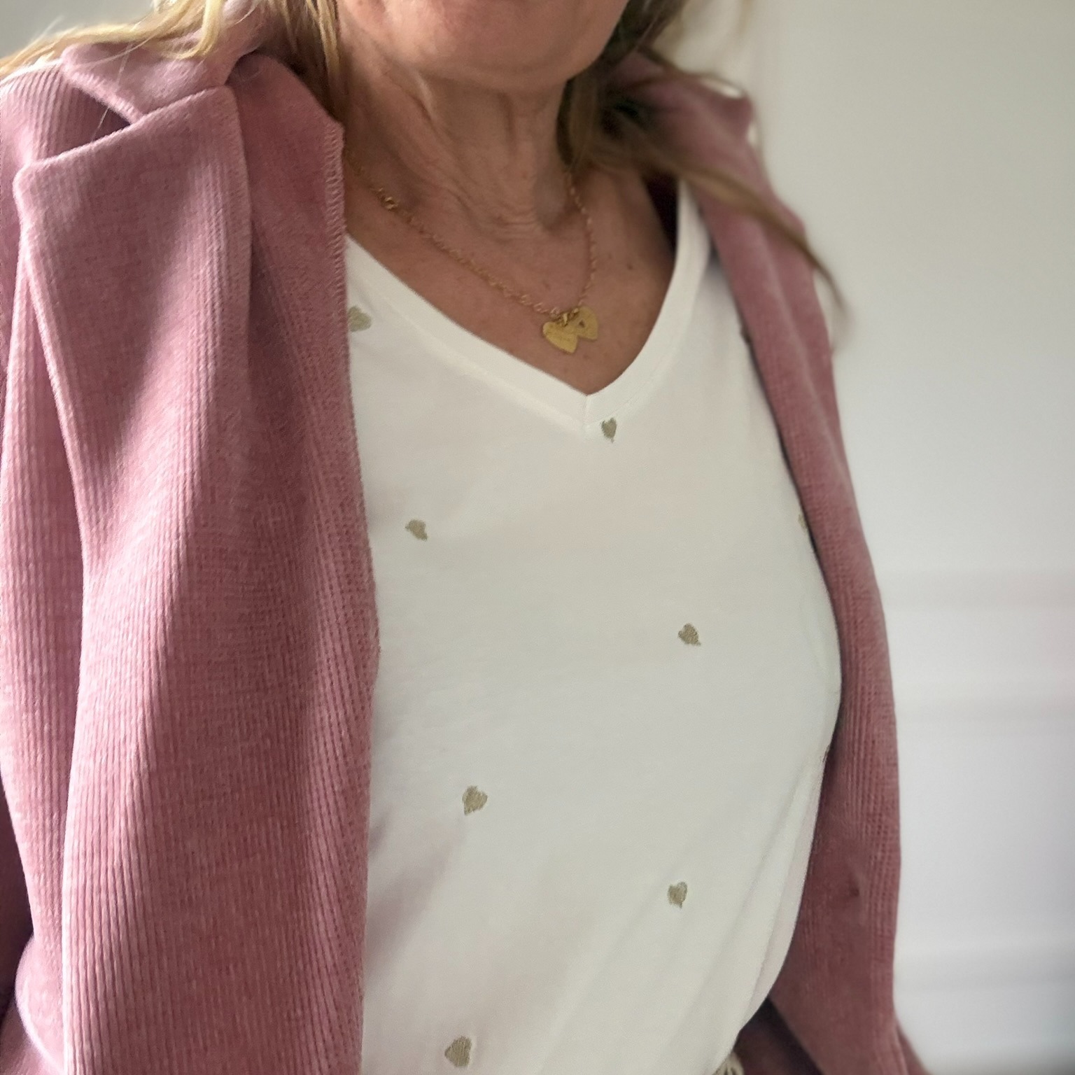 EMMA ELLA PARIS PETIT CŒUR - Tee Shirt blanc avec broderie doré cœurs (18)