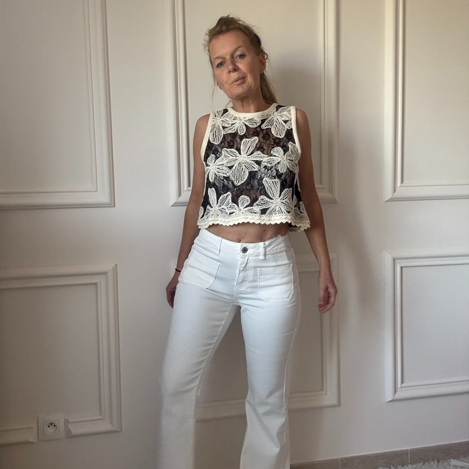 PEACENLOVE - MISHA TOP CROCHET NOIR ECRU DENTELLE (4)