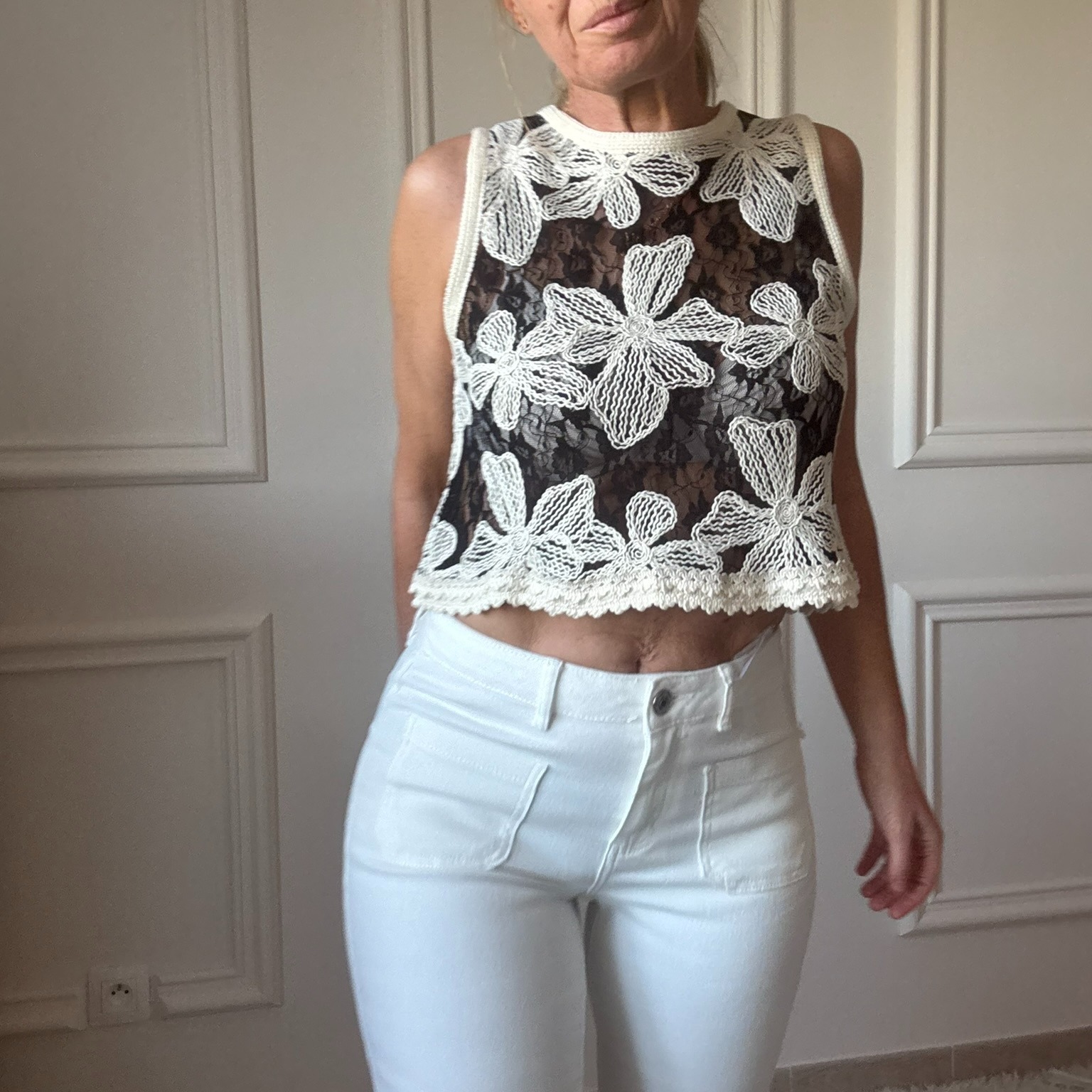 PEACEANDLOVE - MISHA TOP CROCHET NOIR ECRU DENTELLE (11)