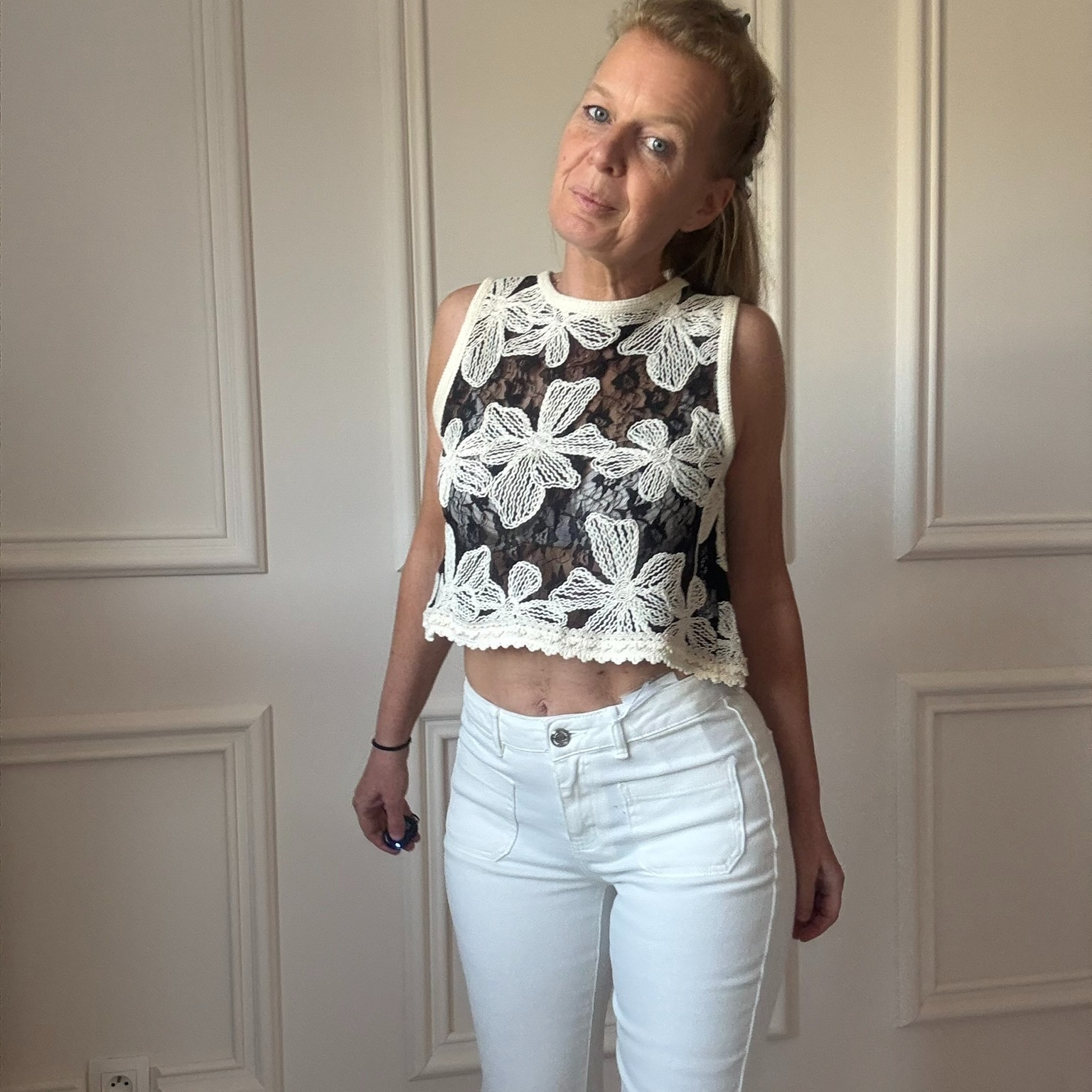 PEACENLOVE - MISHA TOP CROCHET NOIR ECRU DENTELLE (7)