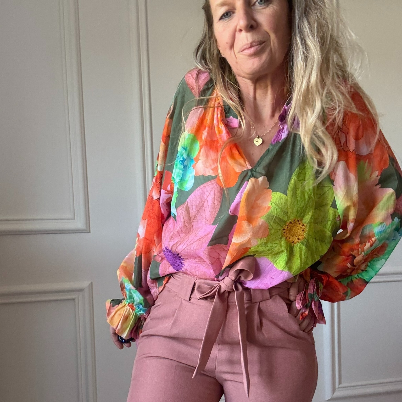 10 BLOUSE EN VOILE DE COTON NOELINE GROSSES FLEURS KAKI (2)