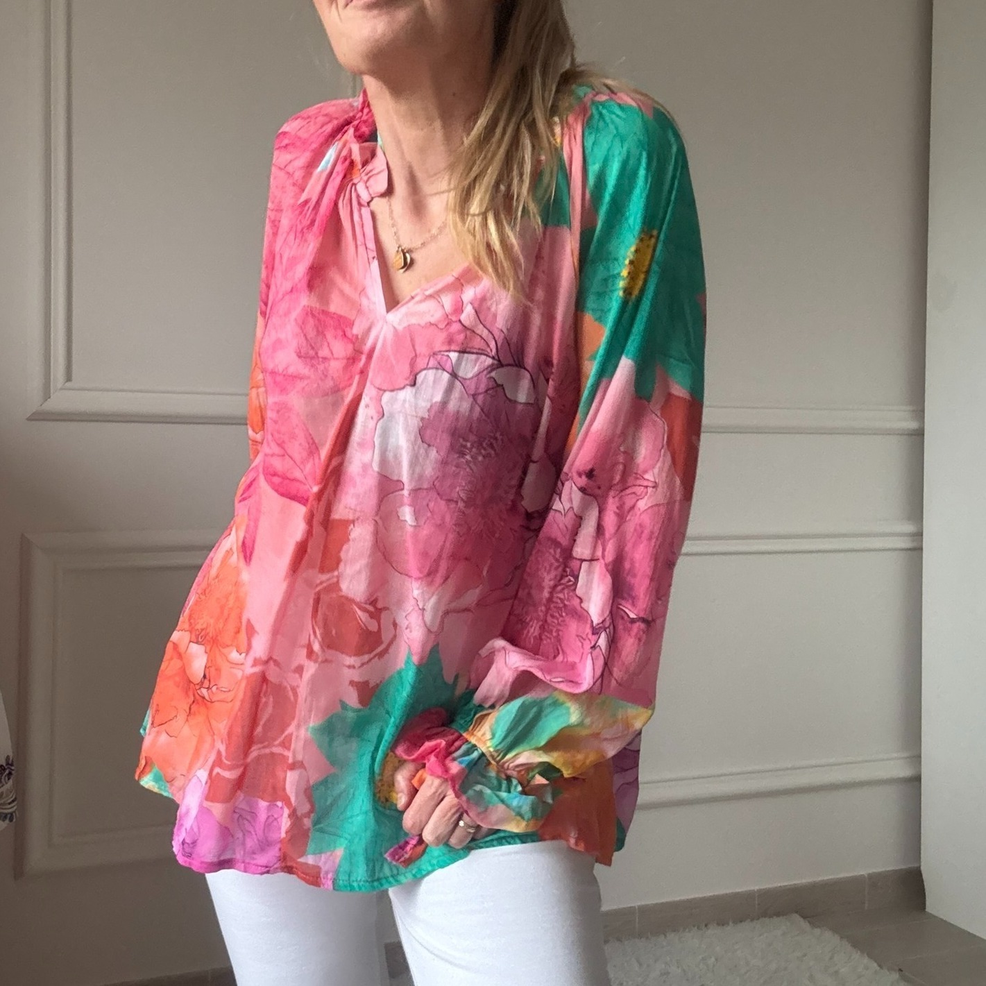 10 BLOUSE EN VOILE DE COTON NOELINE GROSSES FLEURS ROSES (1)
