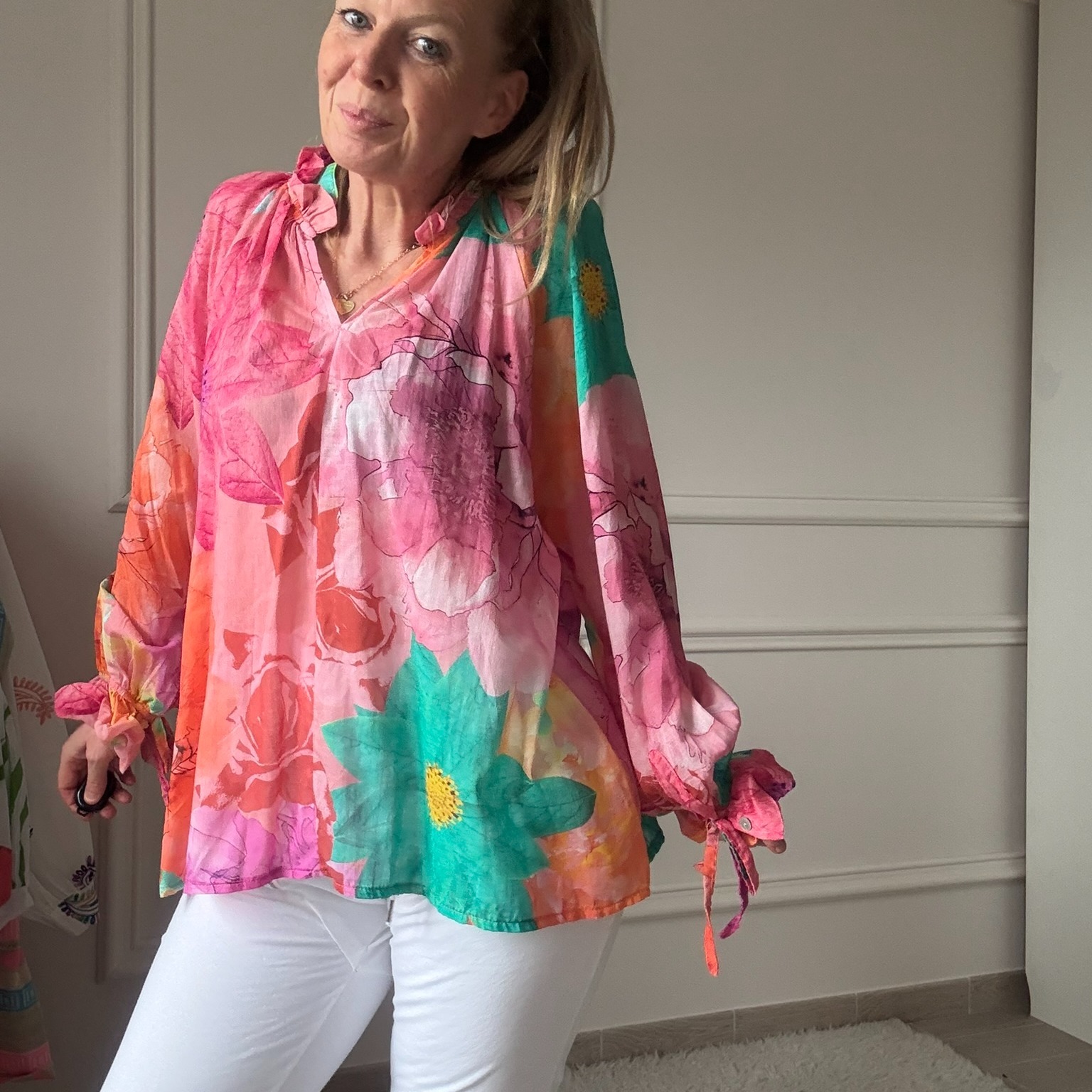 10 BLOUSE EN VOILE DE COTON NOELINE GROSSES FLEURS ROSES (2)