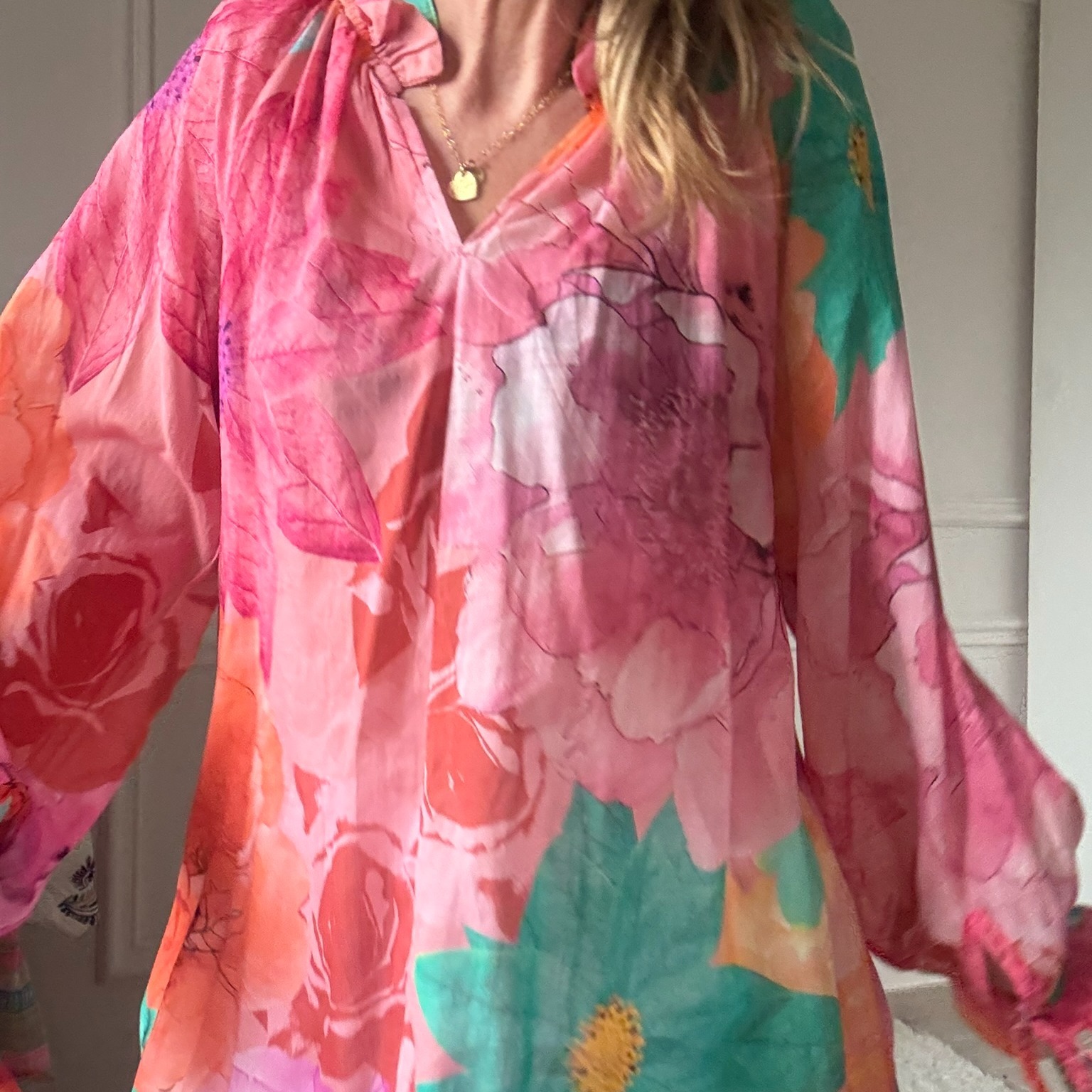 10 BLOUSE EN VOILE DE COTON NOELINE GROSSES FLEURS ROSES (5)