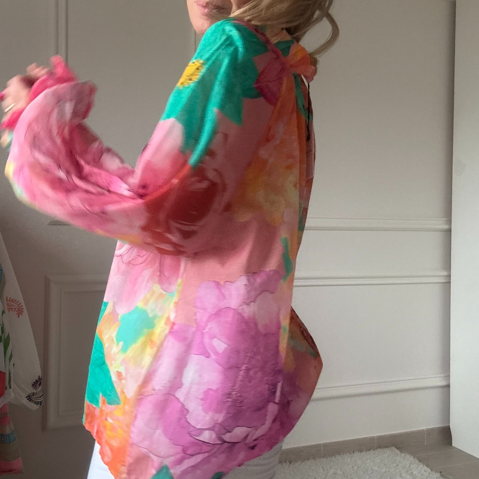 10 BLOUSE EN VOILE DE COTON NOELINE GROSSES FLEURS ROSES (4)