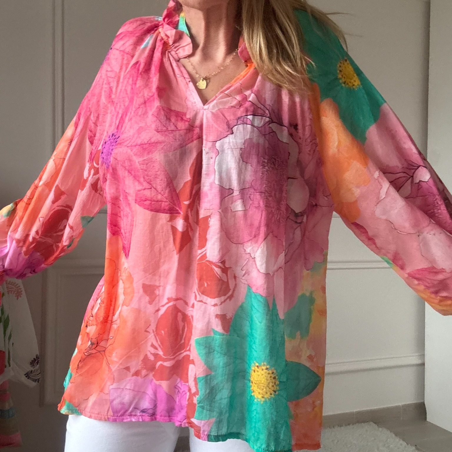 10 BLOUSE EN VOILE DE COTON NOELINE GROSSES FLEURS ROSES (8)