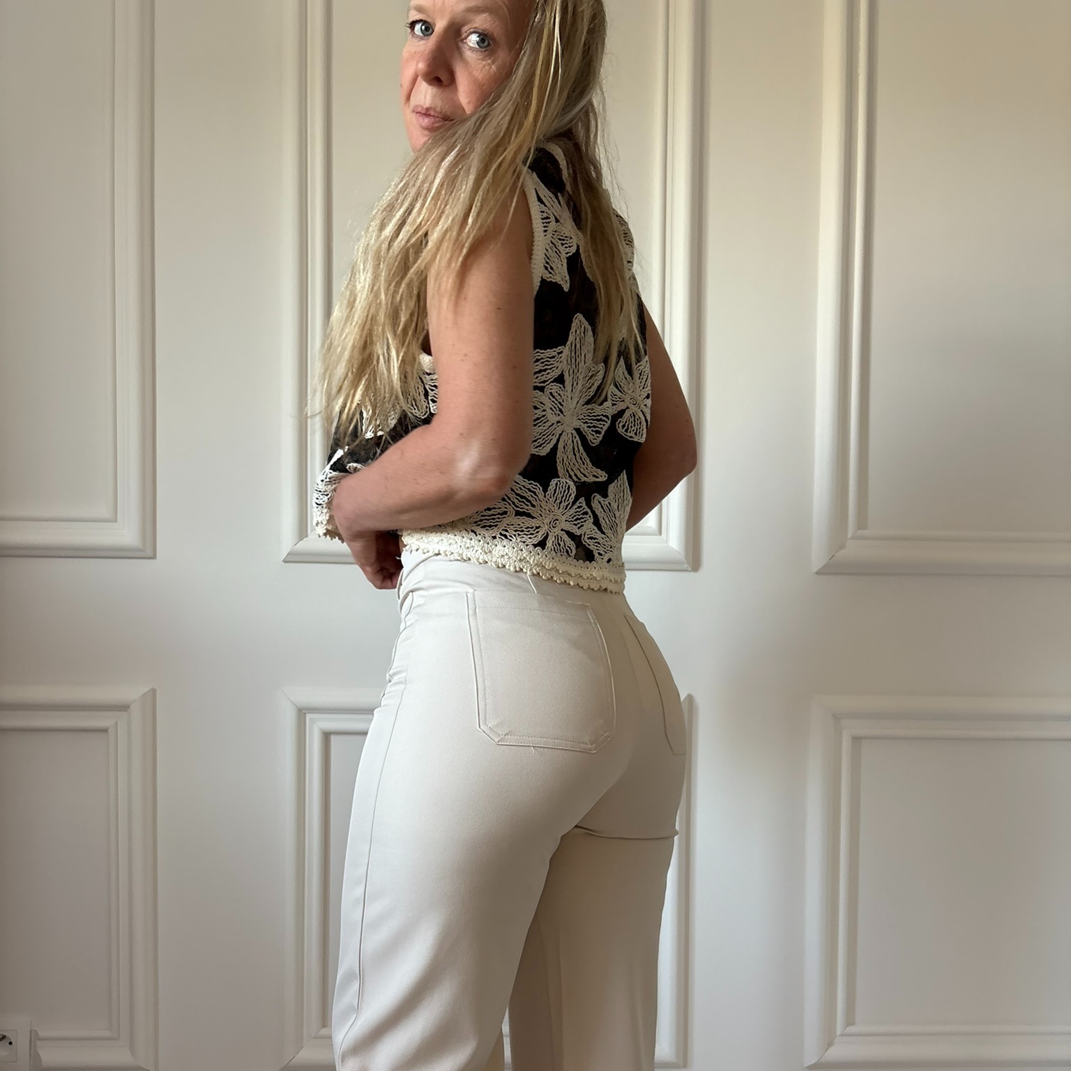 PANTALON EMMAELLA ALIX BEIGE TAILLE HAUTE POCHE PLAQUEE (12)
