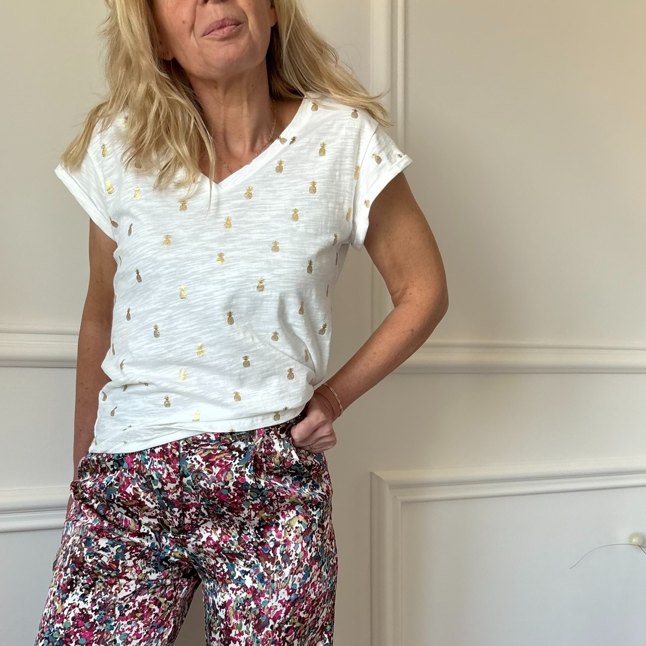EDEN - Tee-shirt écru/blanc avec décors ananas dorés EMMA ELLA PARIS