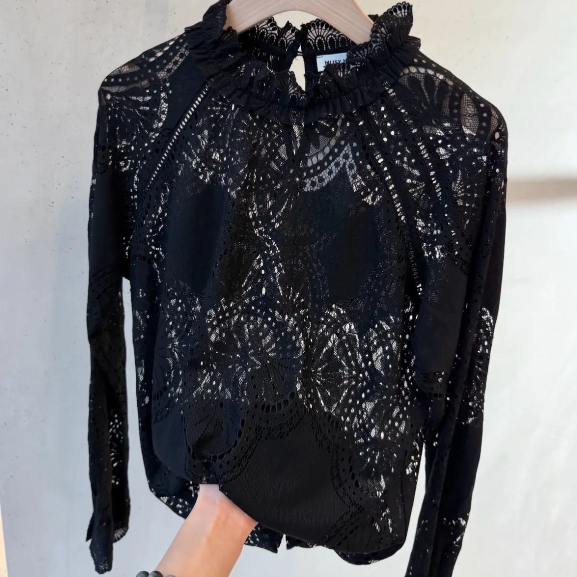 blouse dentelle noire musy muse (5)