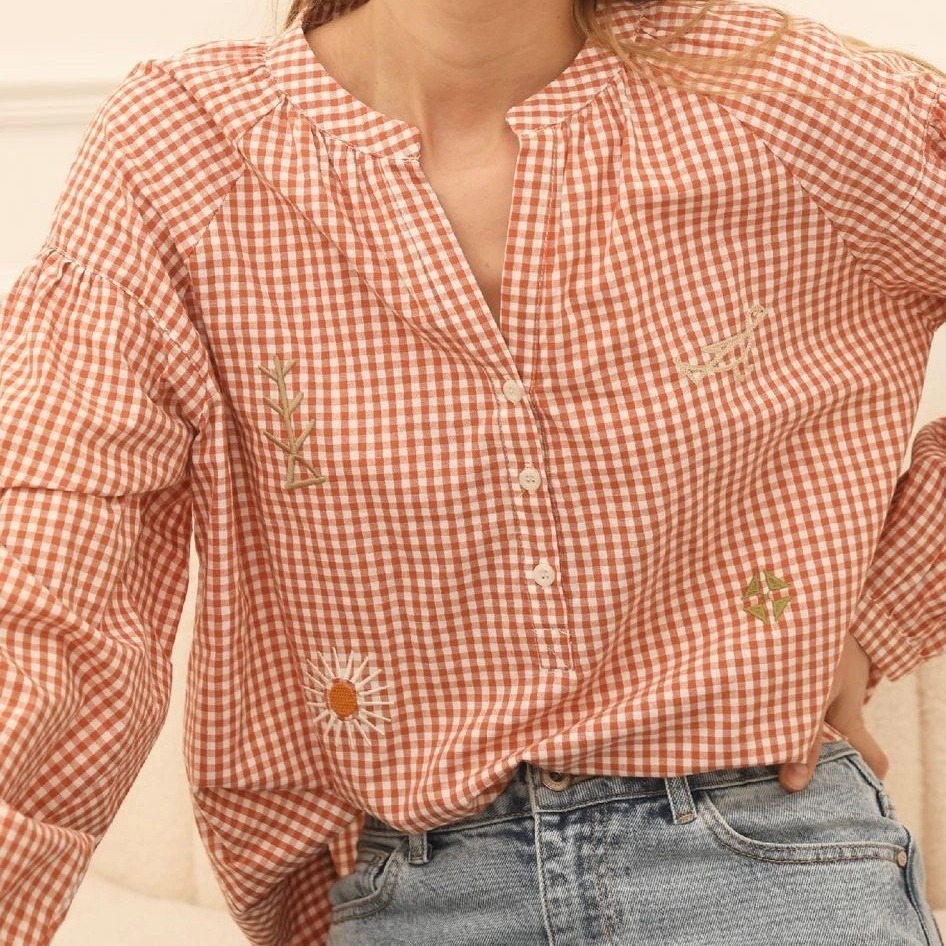 chemise-brodee-rouge-vichy