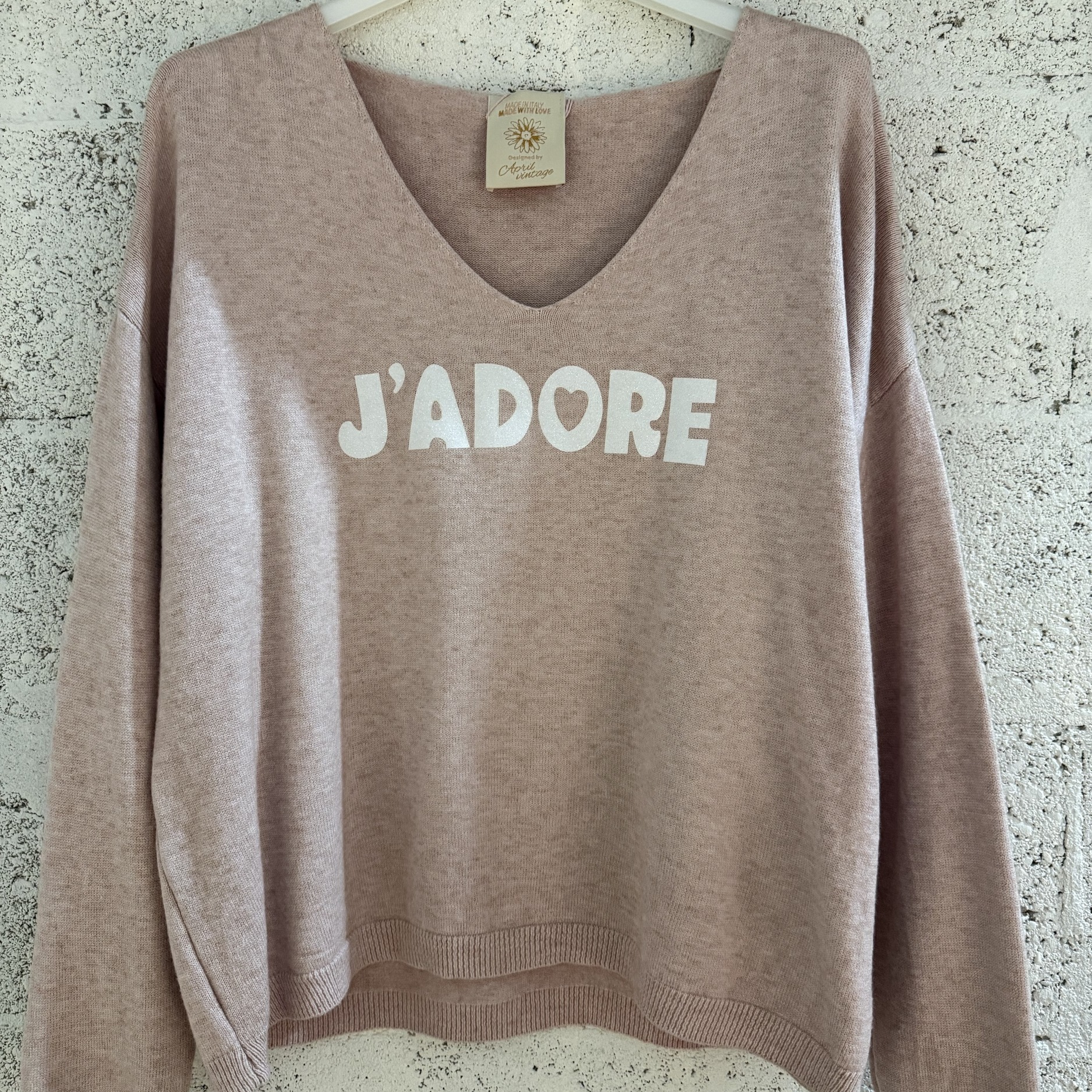JADORE - Pull rose poudré col V inscription jadore (2)