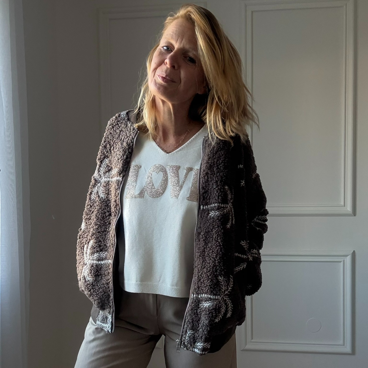 LOVE PULL APRIL VINTAGE ECRU ET OR (2)