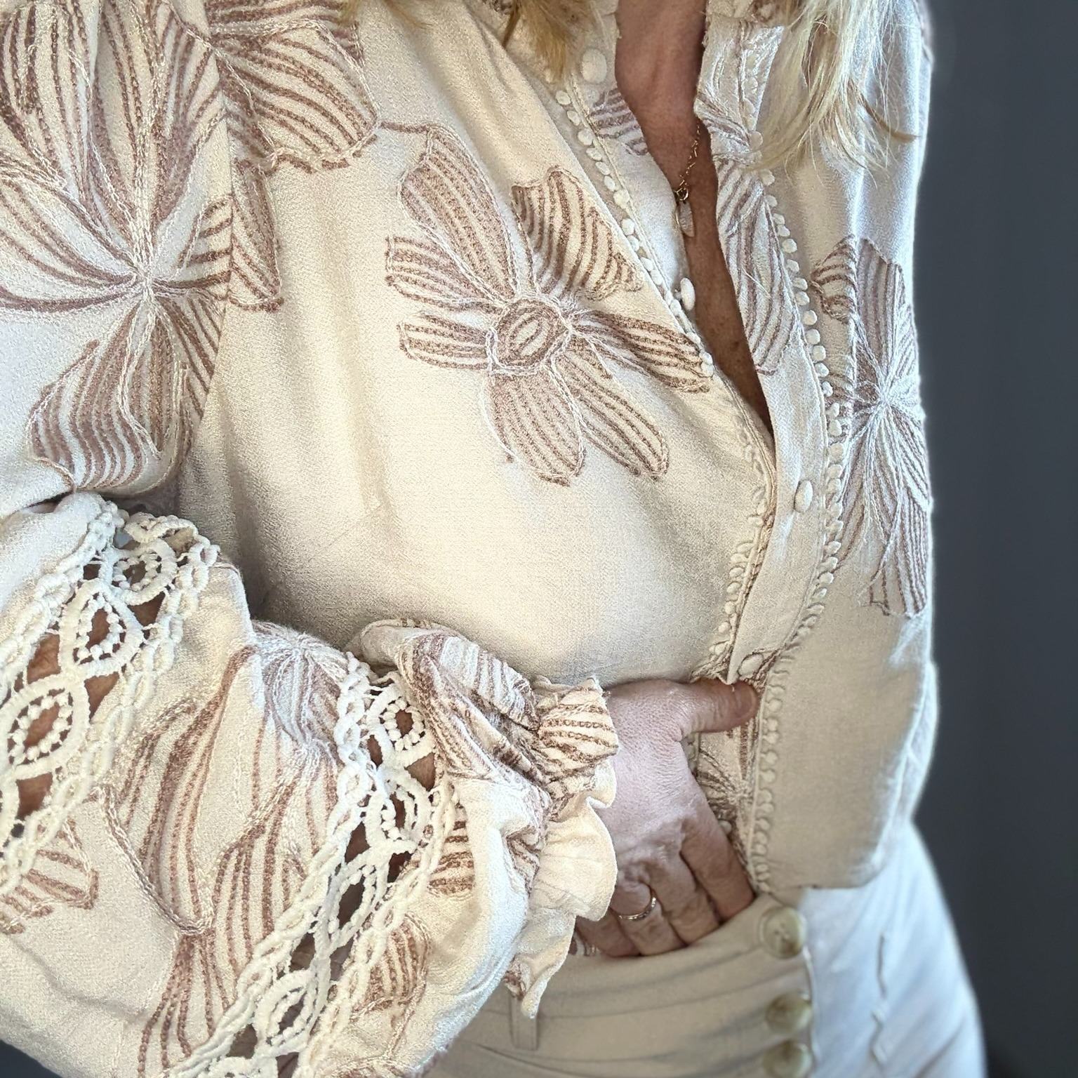 CHEMISE BRODERIE FLEURS IN APRIL 1986 (2)