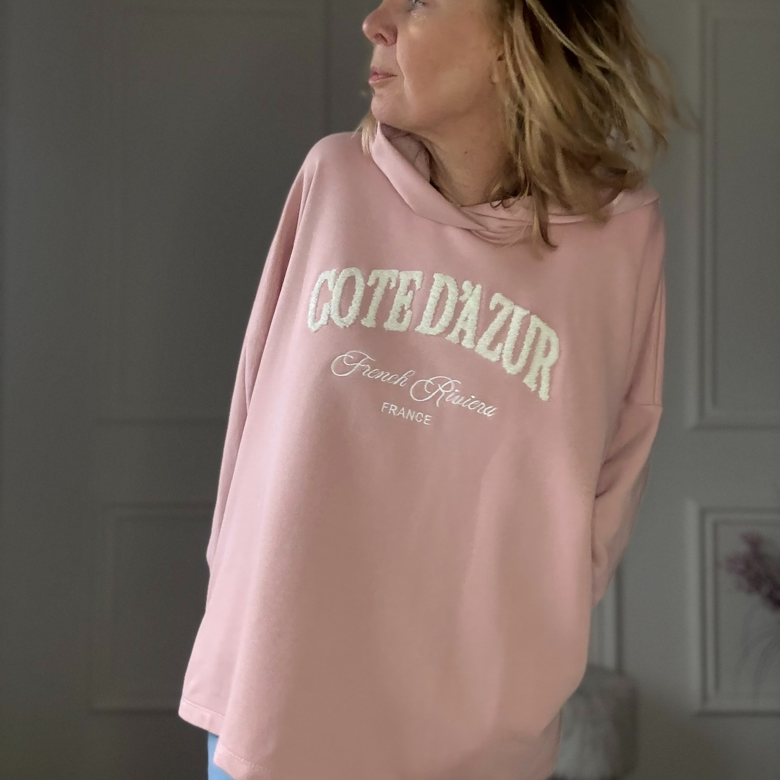 COTE DAZUR - Sweat à capuche broderie texturée