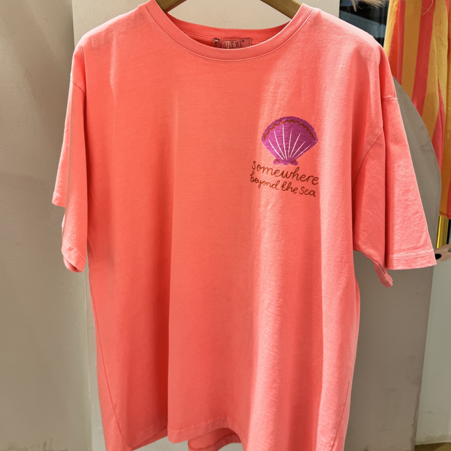 SOMEWHERE BEYOUD THE SEA - Tee-shirt corail
