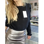 pull noir en maille décolleté dos