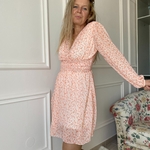 Robe orange décor floral