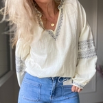 blouse peacenlove beige broderie bleu marine (7)
