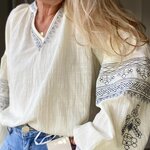 blouse peacenlove beige broderie bleu marine (19)