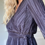 robe noire plissée peace nlove cache-coeur (9)