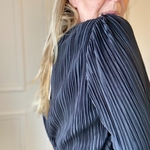 robe noire plissée peace nlove cache-coeur (6)