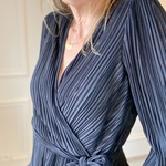 robe noire plissée peace nlove cache-coeur (4)