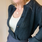 cardigan noir en maille ajouree tout doux peacenlove (5)