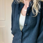 cardigan noir en maille ajouree tout doux peacenlove (9)