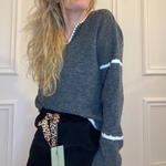 PULL PEACE NLOVE GRIS BRODERIE FLEURS DOS GRIS ECRU (3)