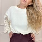 carla giannini pull manche broderie blanc (9)