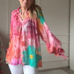 10 BLOUSE EN VOILE DE COTON NOELINE GROSSES FLEURS ROSES (7)