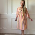 ROBE GEORGIA EN GAZE DE COTON MI LONGUE RAYURE ORANGE NOELINE (5)