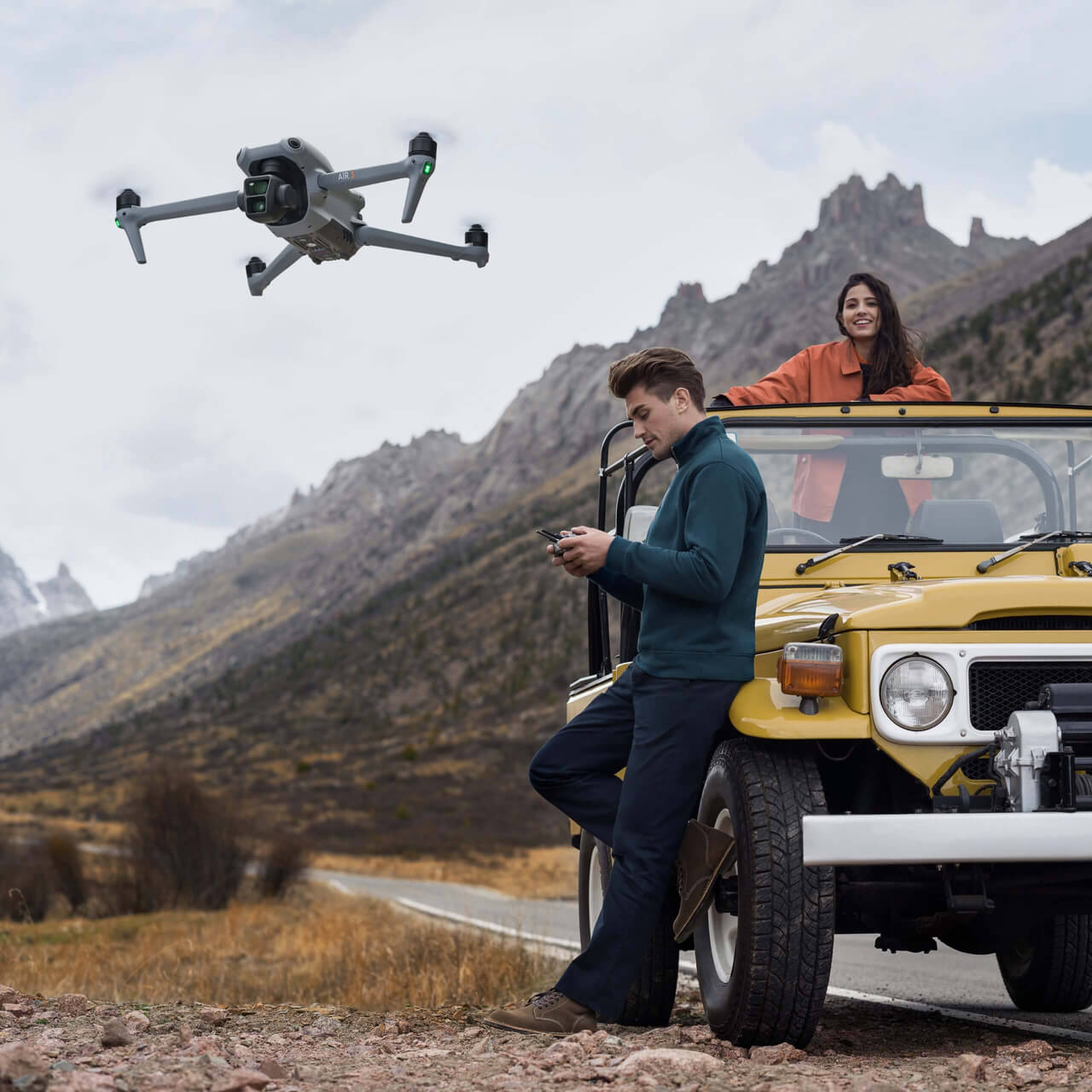 Vue complémentaire du drone DJI Air 3 et de son système à double caméra