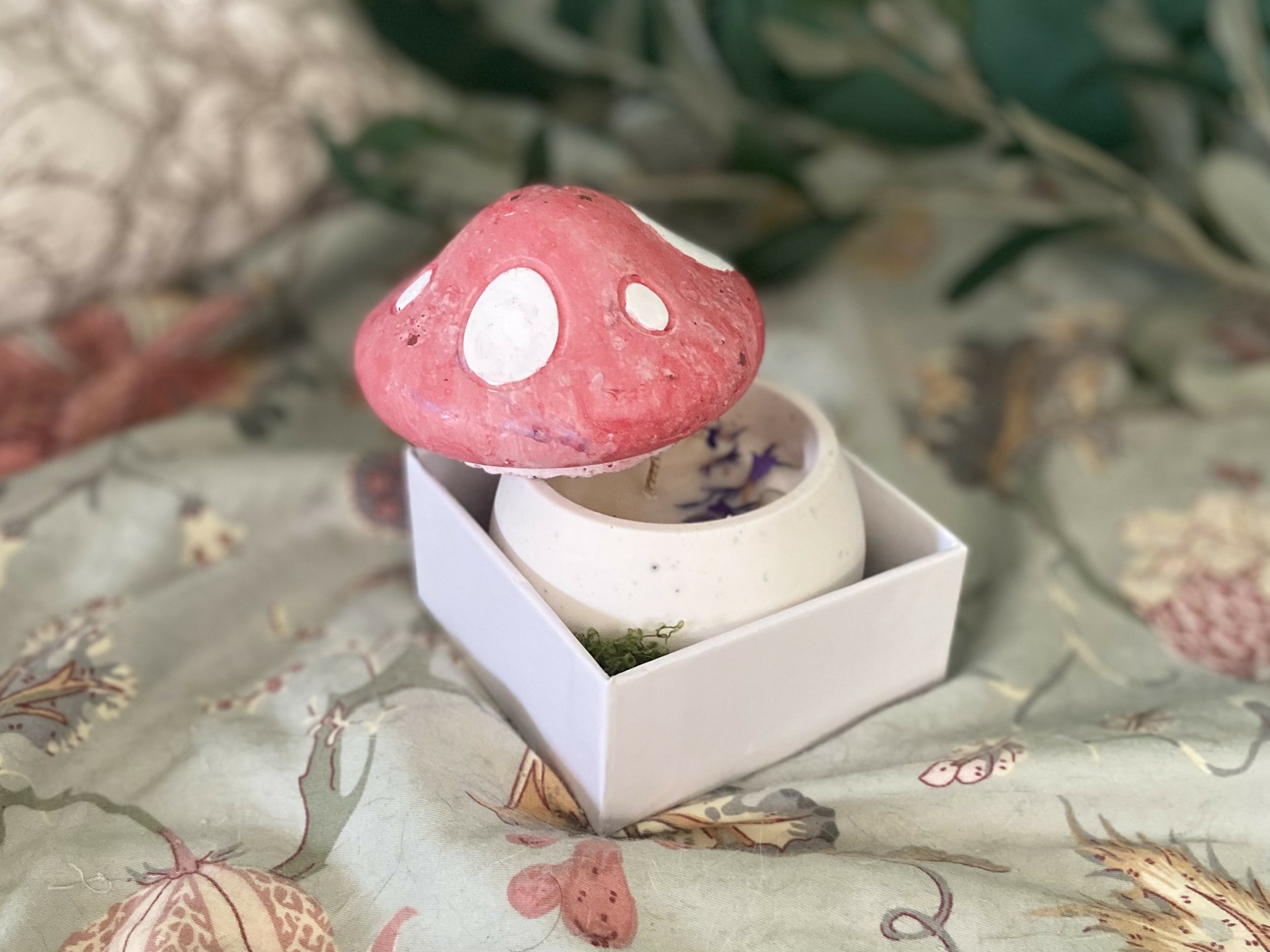 BOUGIE CHAMPIGNON ARTISANALE CIRE DE SOJA, PARFUM DE GRASSE, JESMONITE