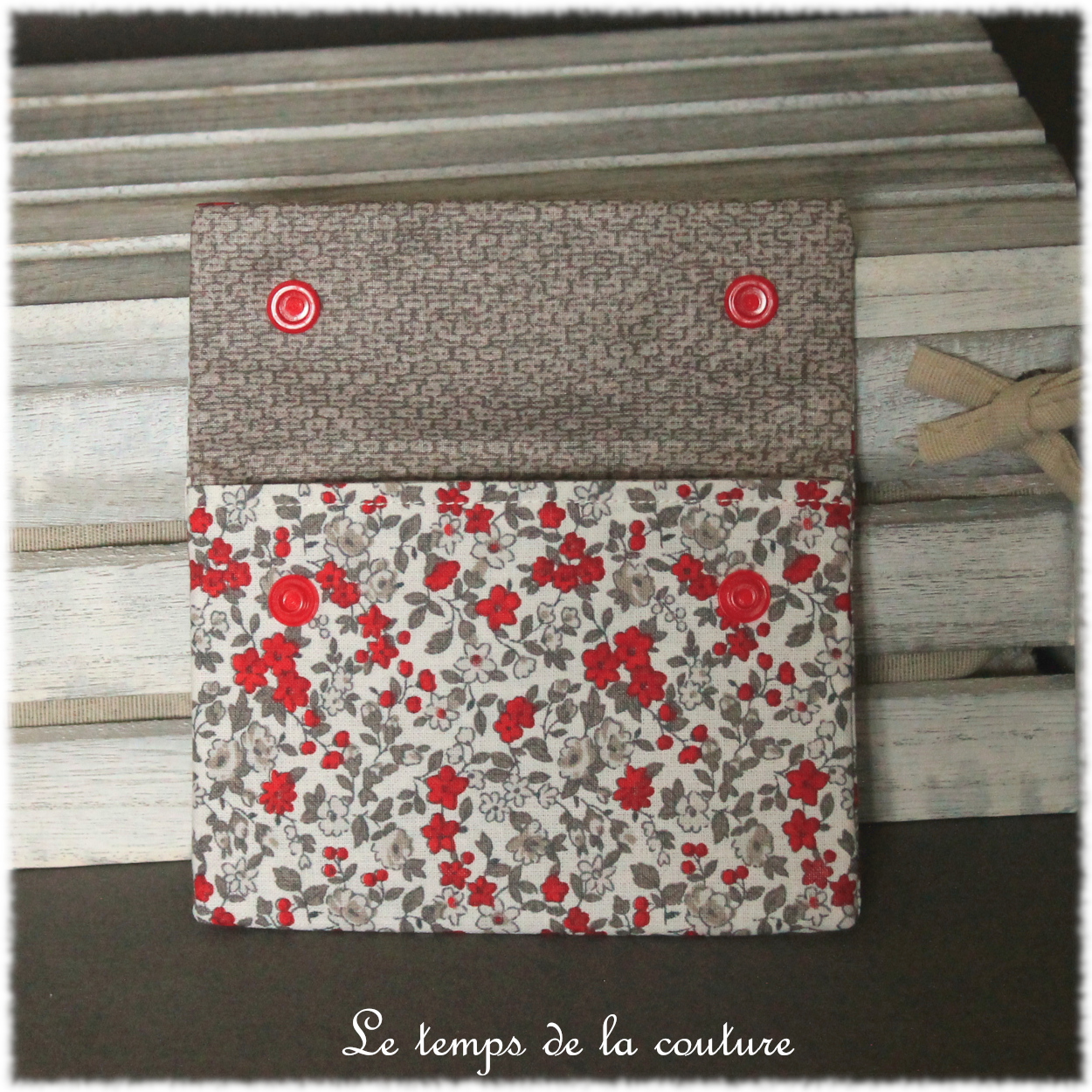 Sdb - pochette savon - ecru rouge taupe gris motif fleur campagne liberty 03