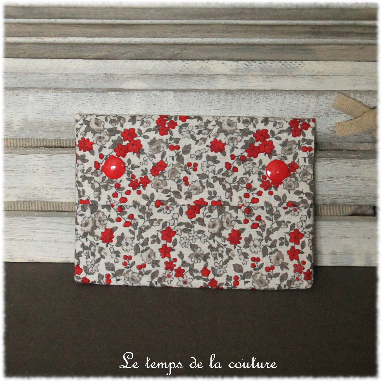 Sdb - pochette savon - ecru rouge taupe gris motif fleur campagne liberty 05