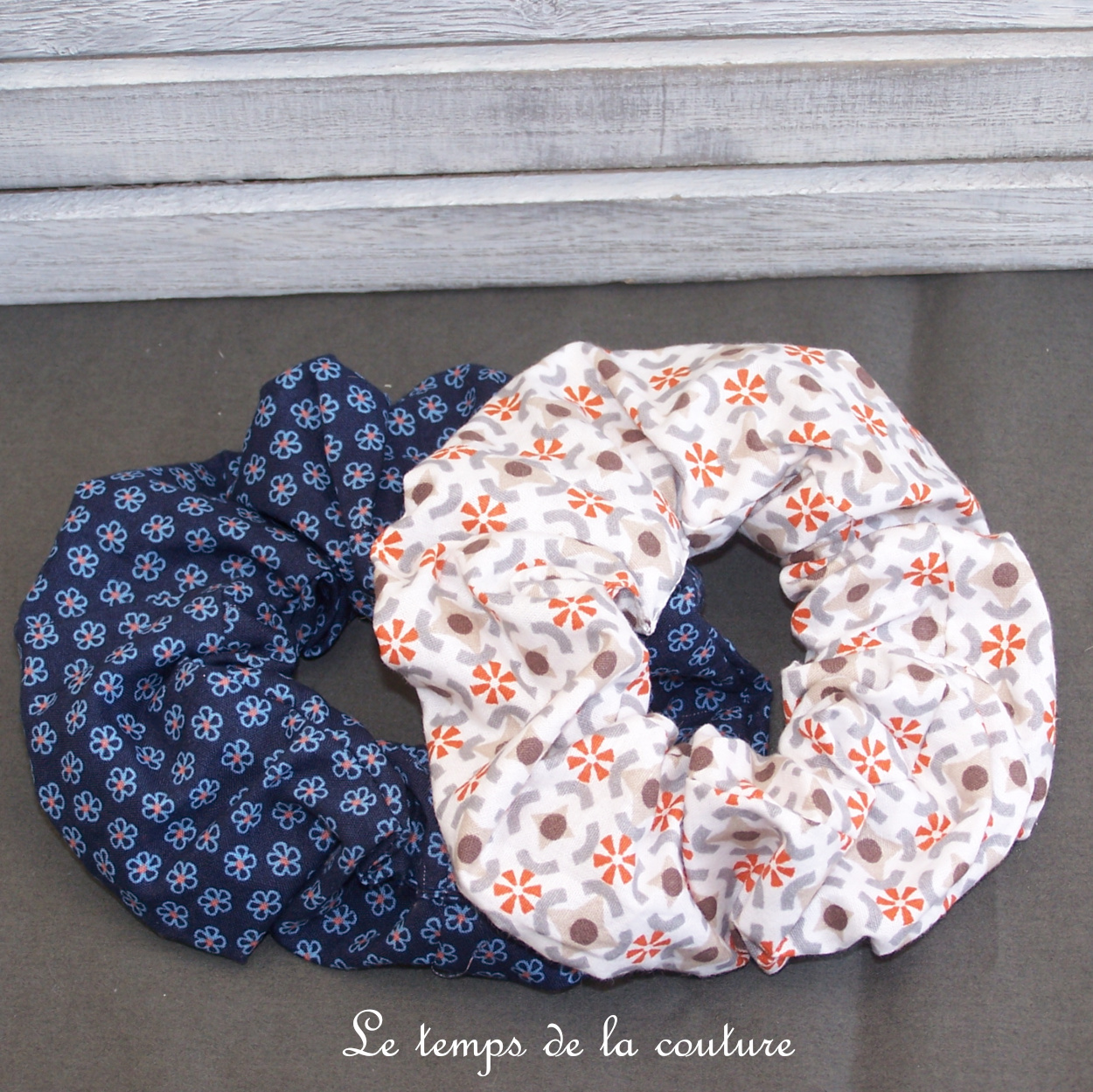 Sdb - Chouchou - bleu marine fleur orange  - geometrique blanc orange marron 03