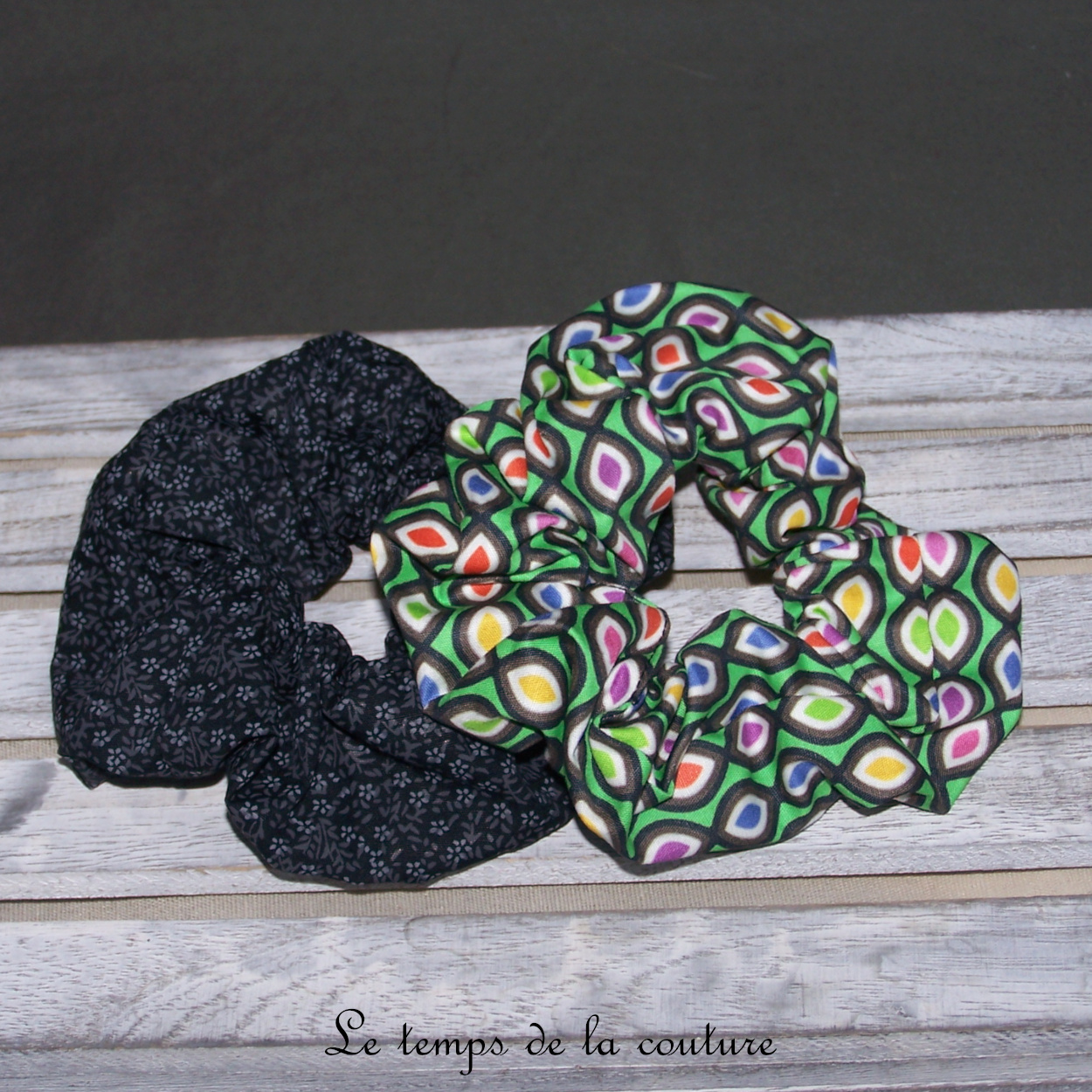 Chouchou ou scrunchie tons noir mini fleur ou vert multicolore géométrique