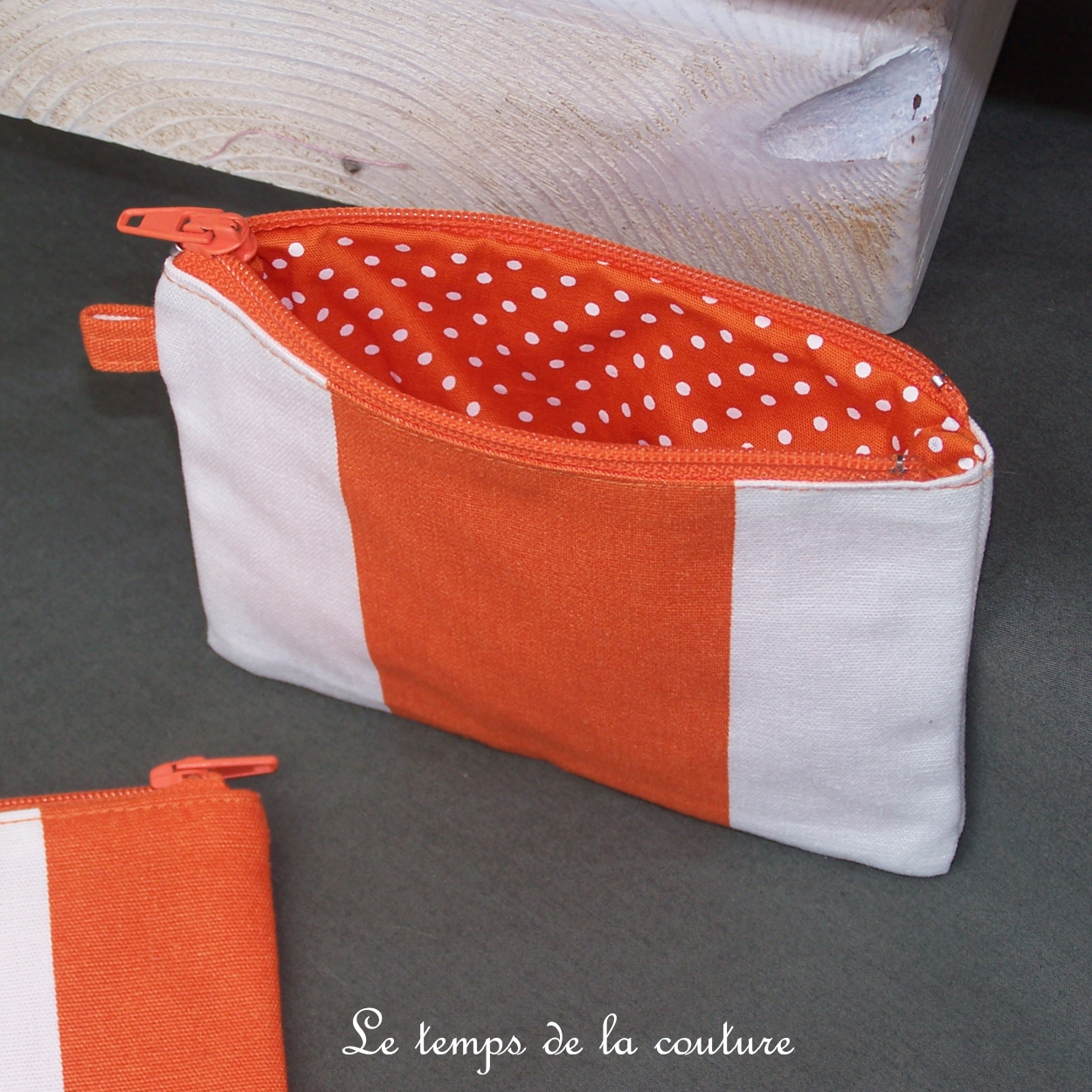 Pochette - droite - zippé - plage orange 02