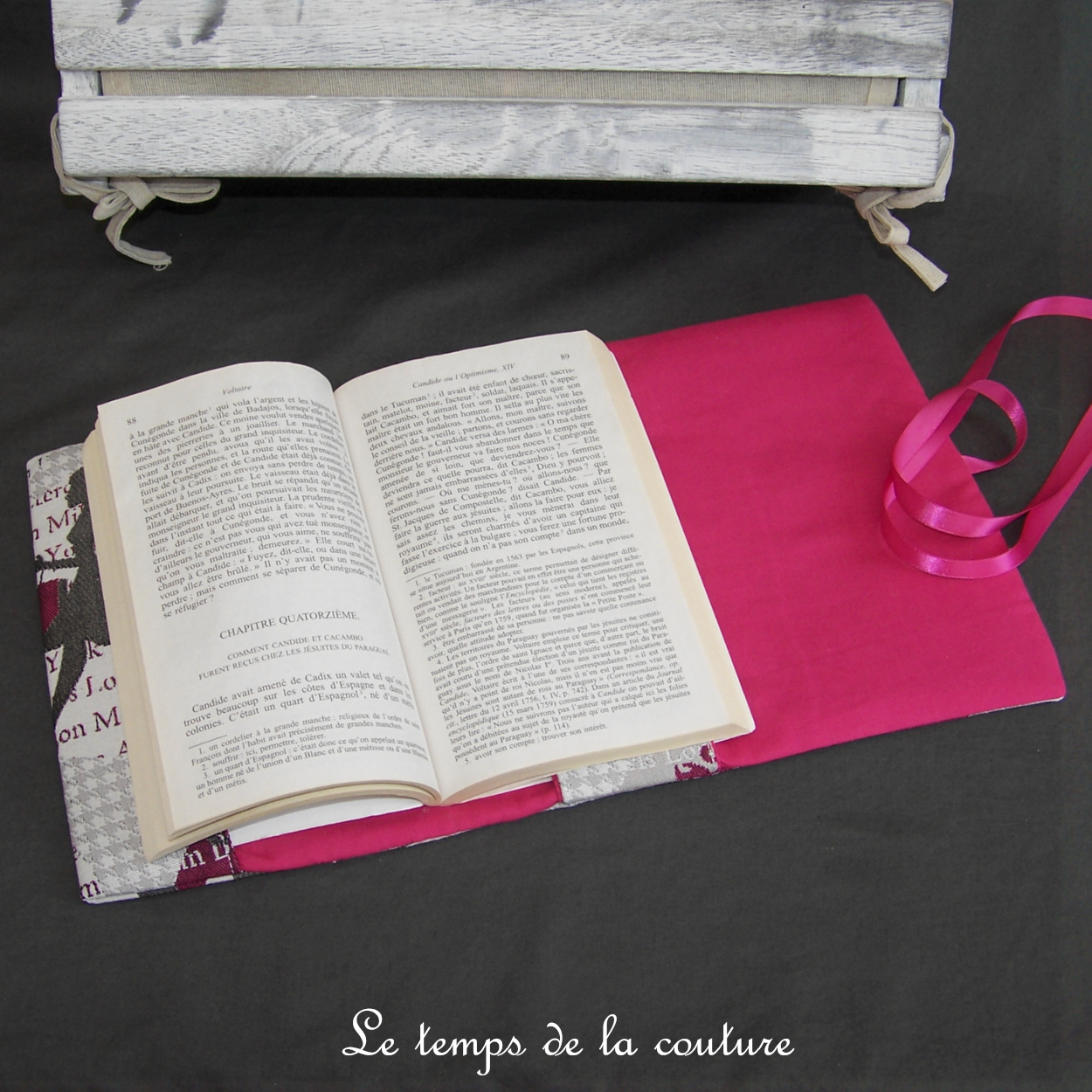 Protège livre - gris beige rose fuchsia silhouette 04