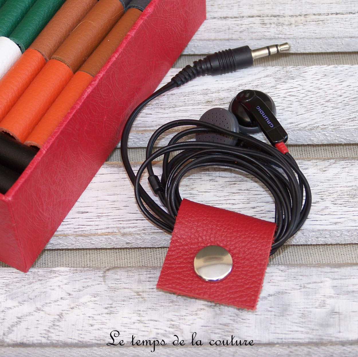 Cuir - serre cable - rouge