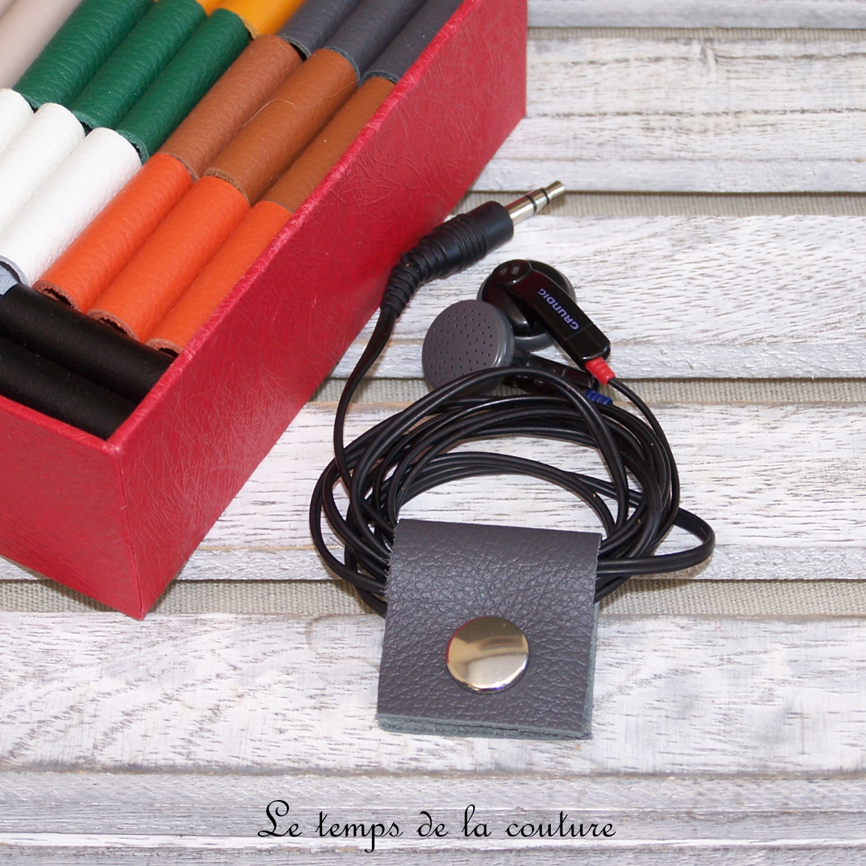 Cuir - serre cable - gris