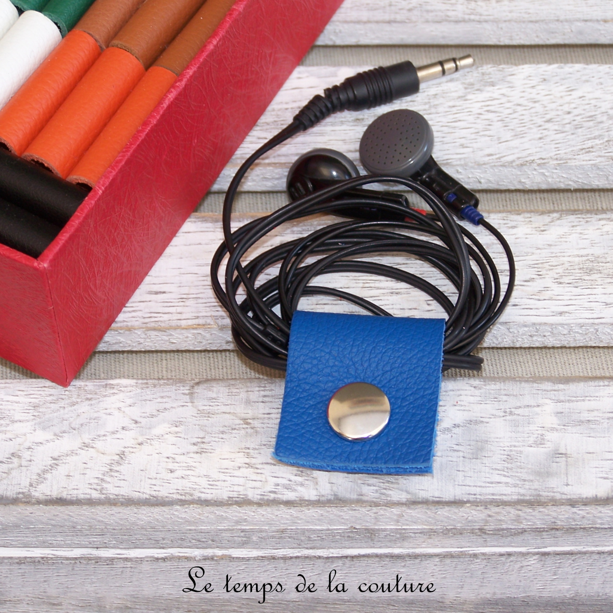 Cuir - serre cable - bleu electrique