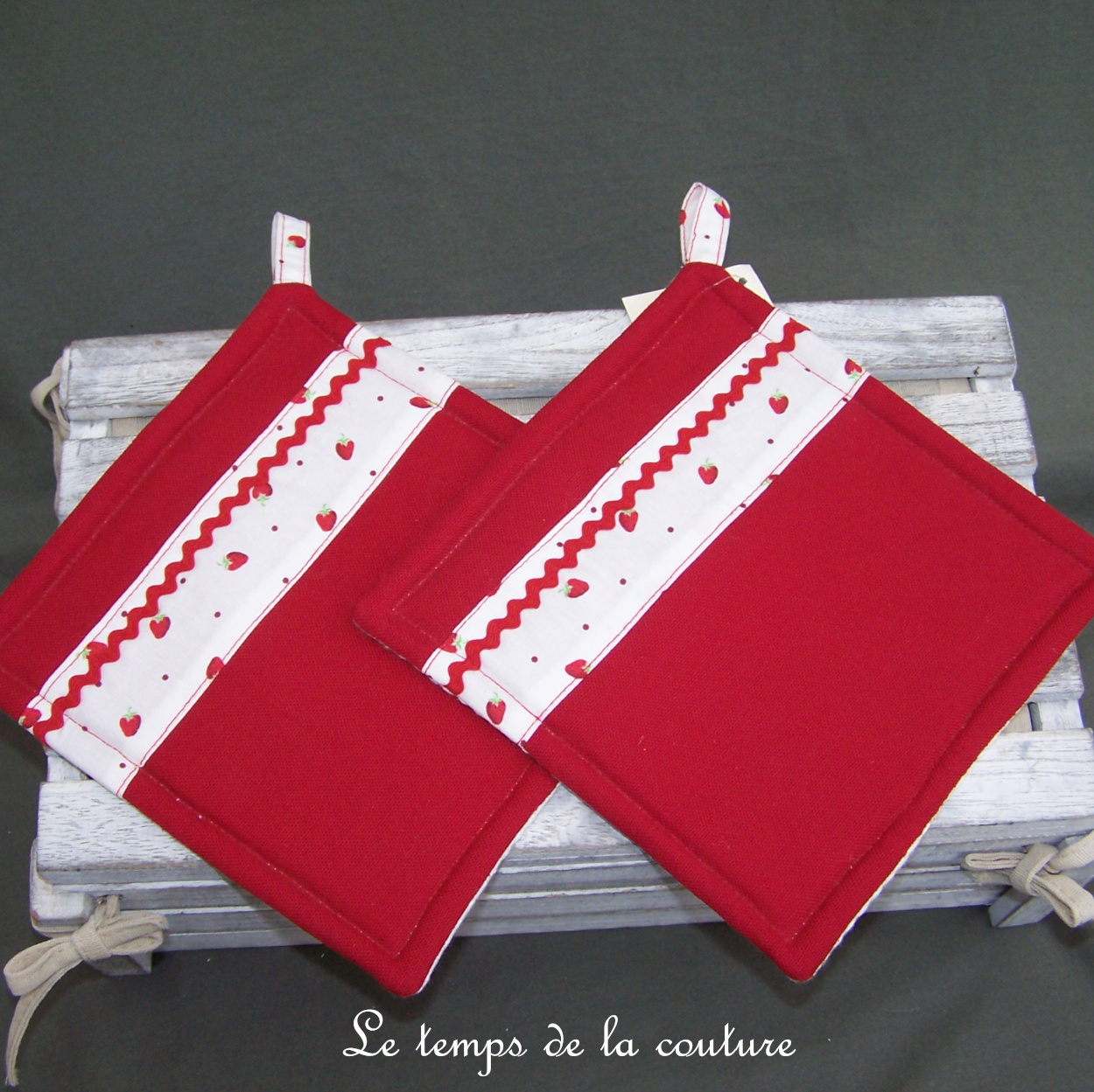 Cuisine - manique - rouge blanc imp fraise 00