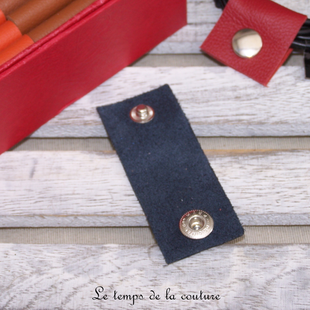 Cuir - serre cable - bleu marine 01