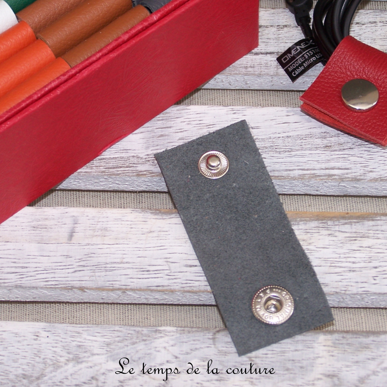 Cuir - serre cable - gris 01