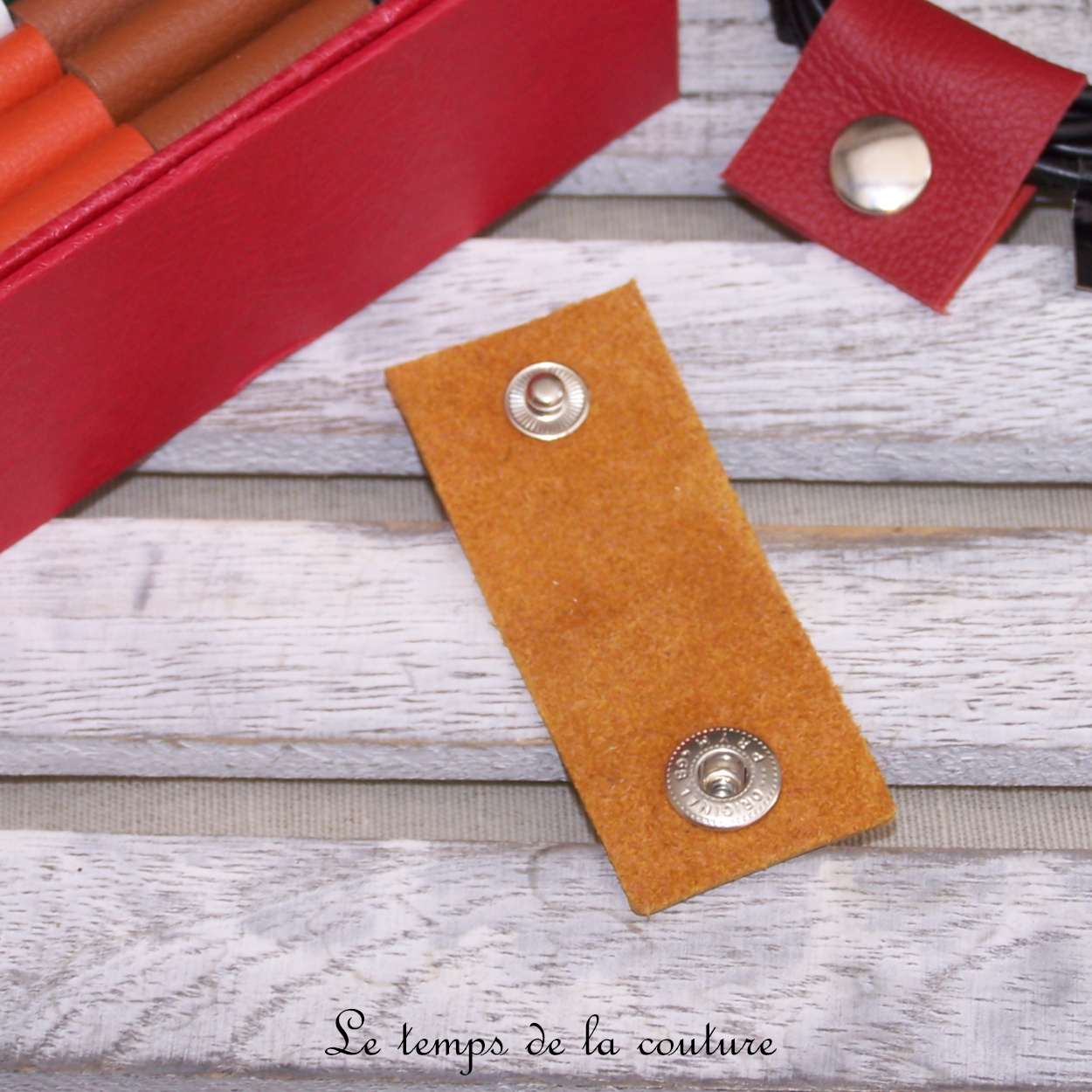 Cuir - serre cable - jaune 01